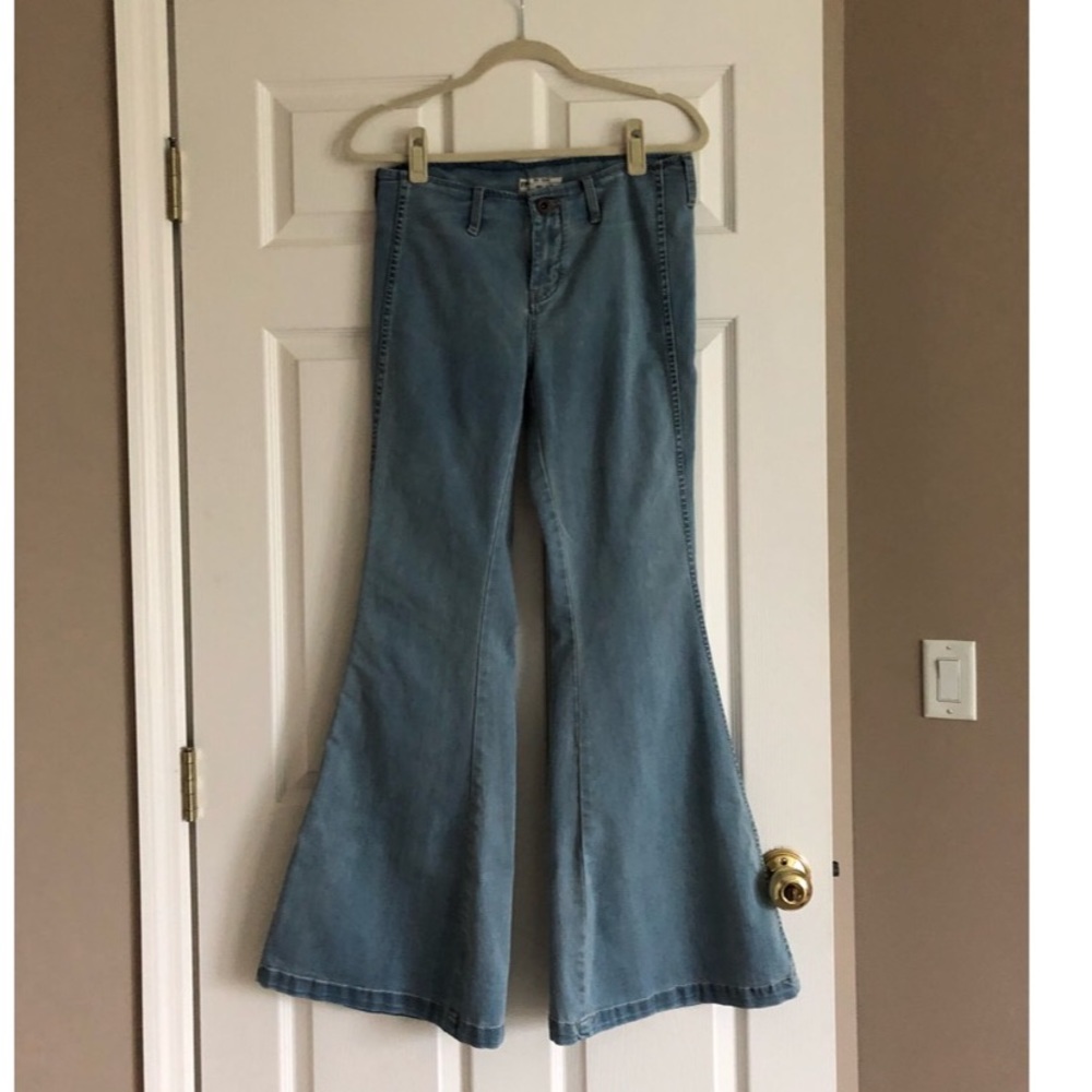 Free People Extra Flare Light Wash Jeans- Size 28